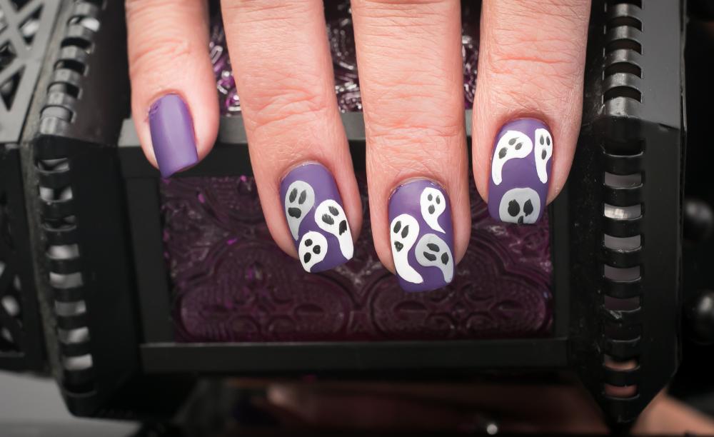 Scary ghost nails 