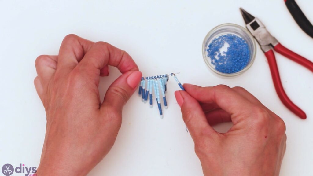 Seed bead pendant steps (24)