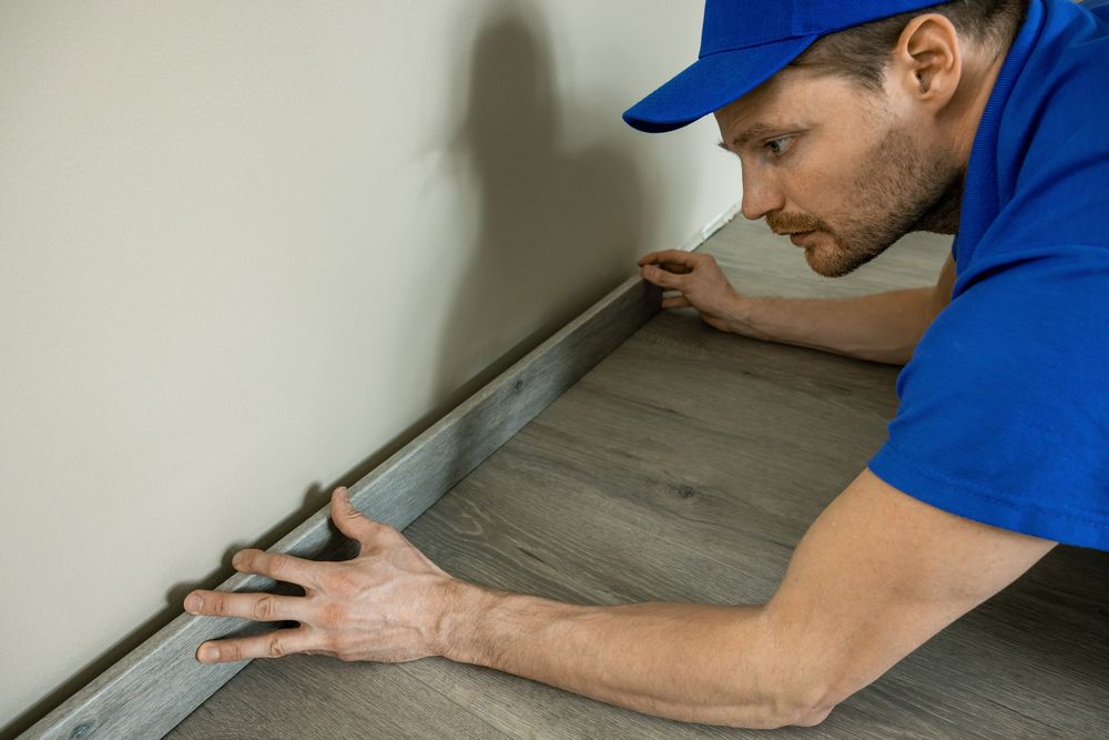 Shoe molding installing