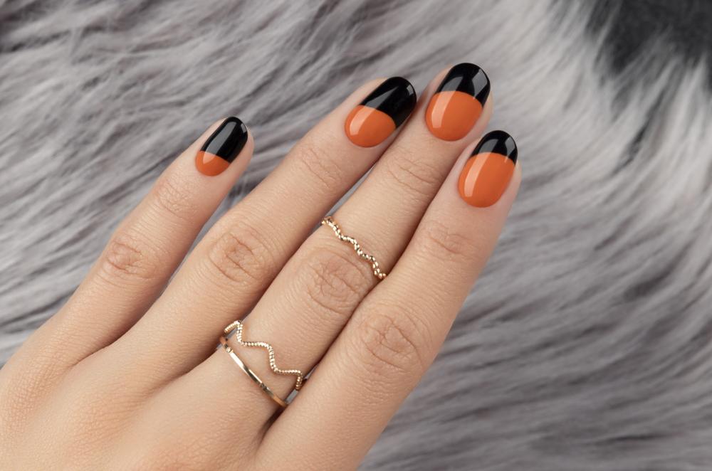 Simple black and orange nails 