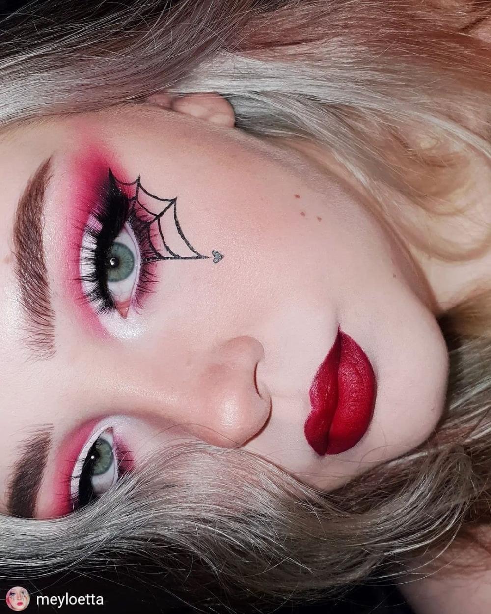 Simple halloween makeup 