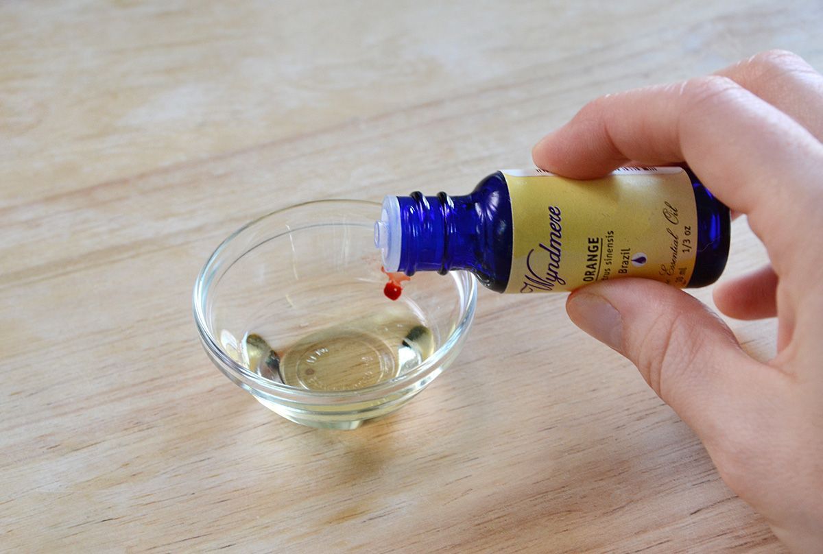 Simple scented diy bath salts pour
