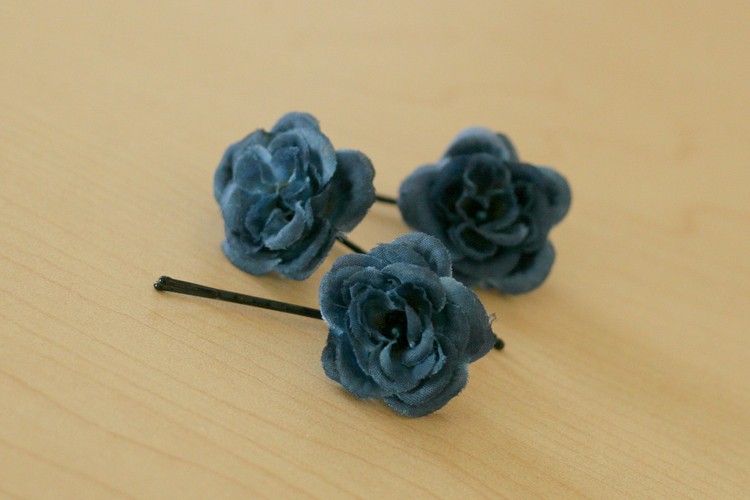 Simple single flower bobby pins