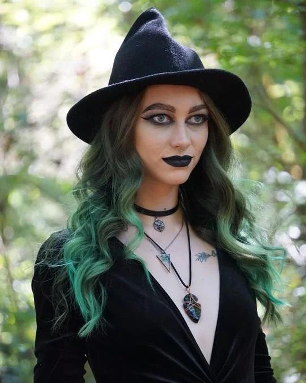 Simple witch makeup 
