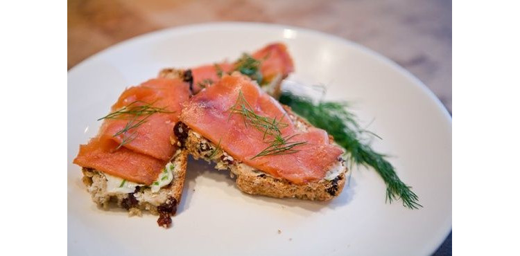 Smoked salmon crostini