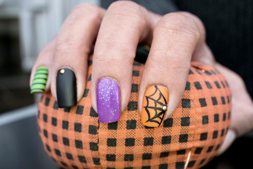 Spider web halloween nail art