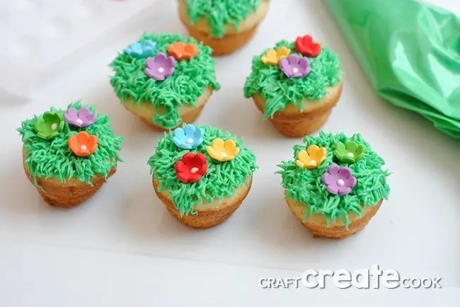 Springtime flower cupcakes