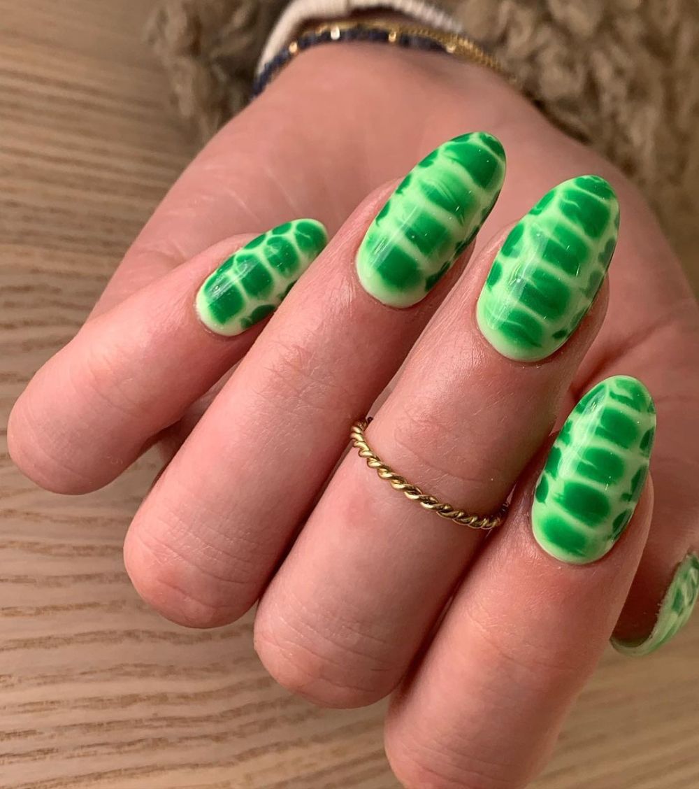 Turtle shell manicure