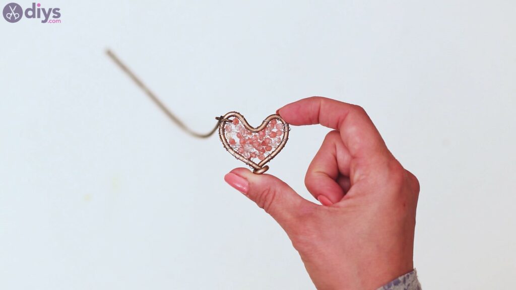 Wire heart with beads (26)