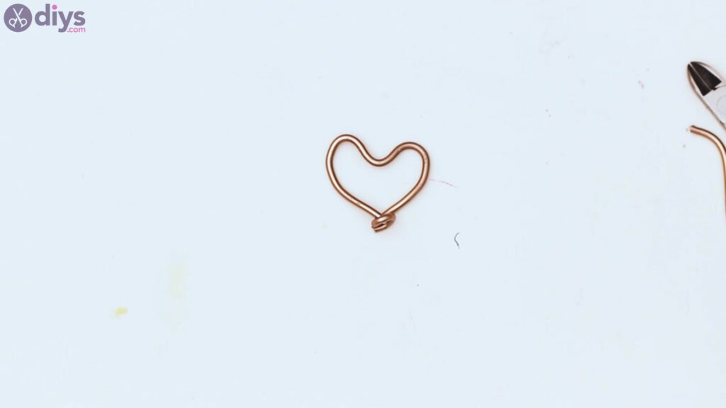 Wire heart with beads (6)