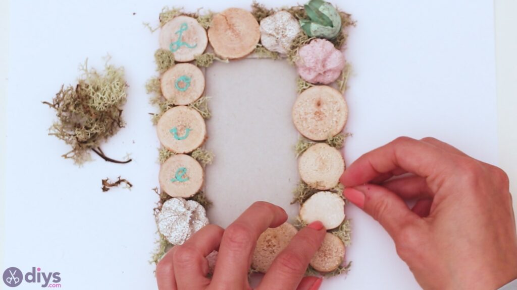 Wooden photo frame (24)