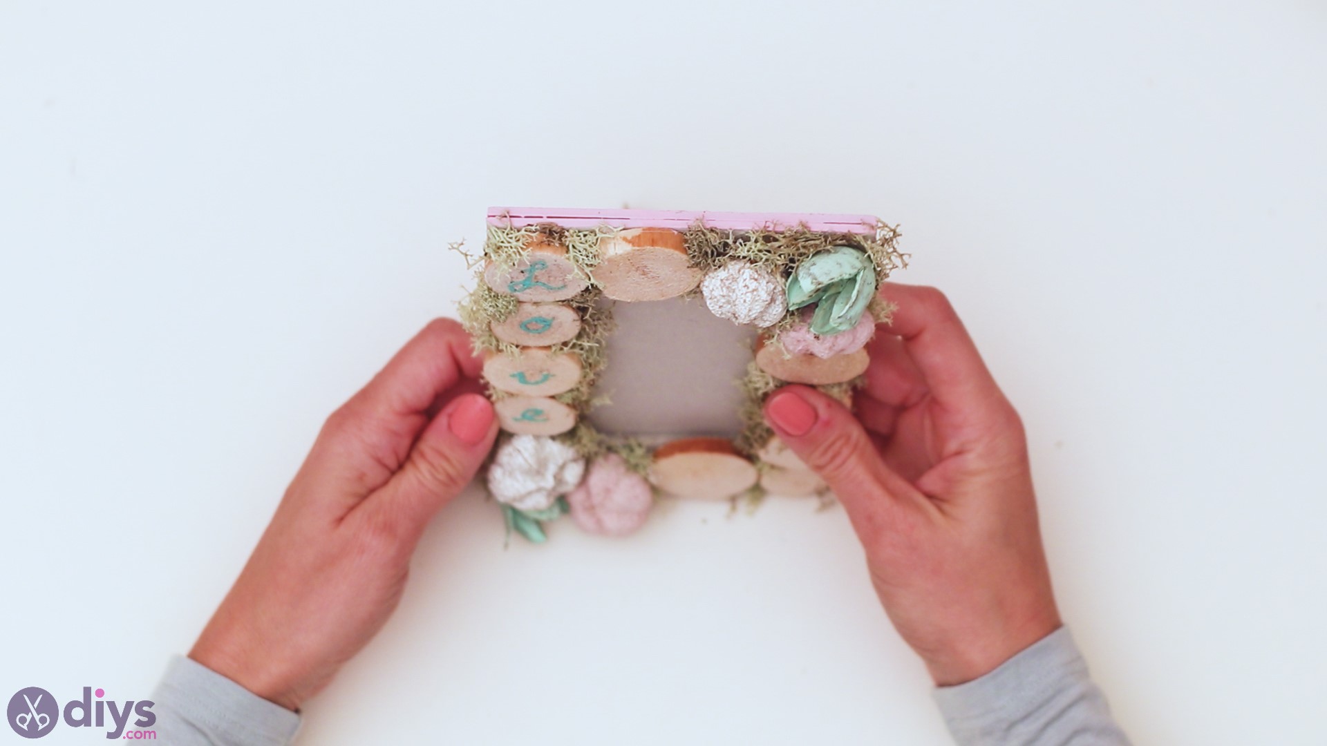 Wooden photo frame (27)