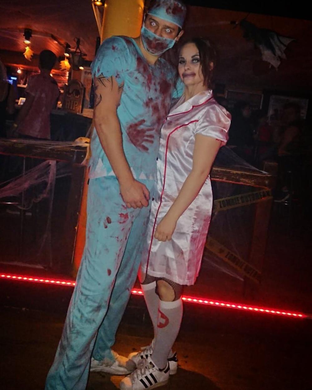 Zombie doctor and nurse 2 people halloween costumes 